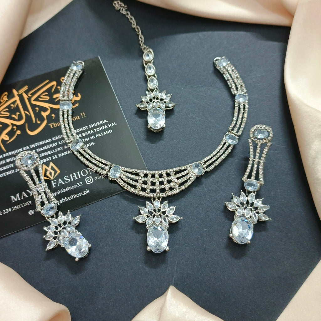 Zircon Jewellery Set with long Earrings