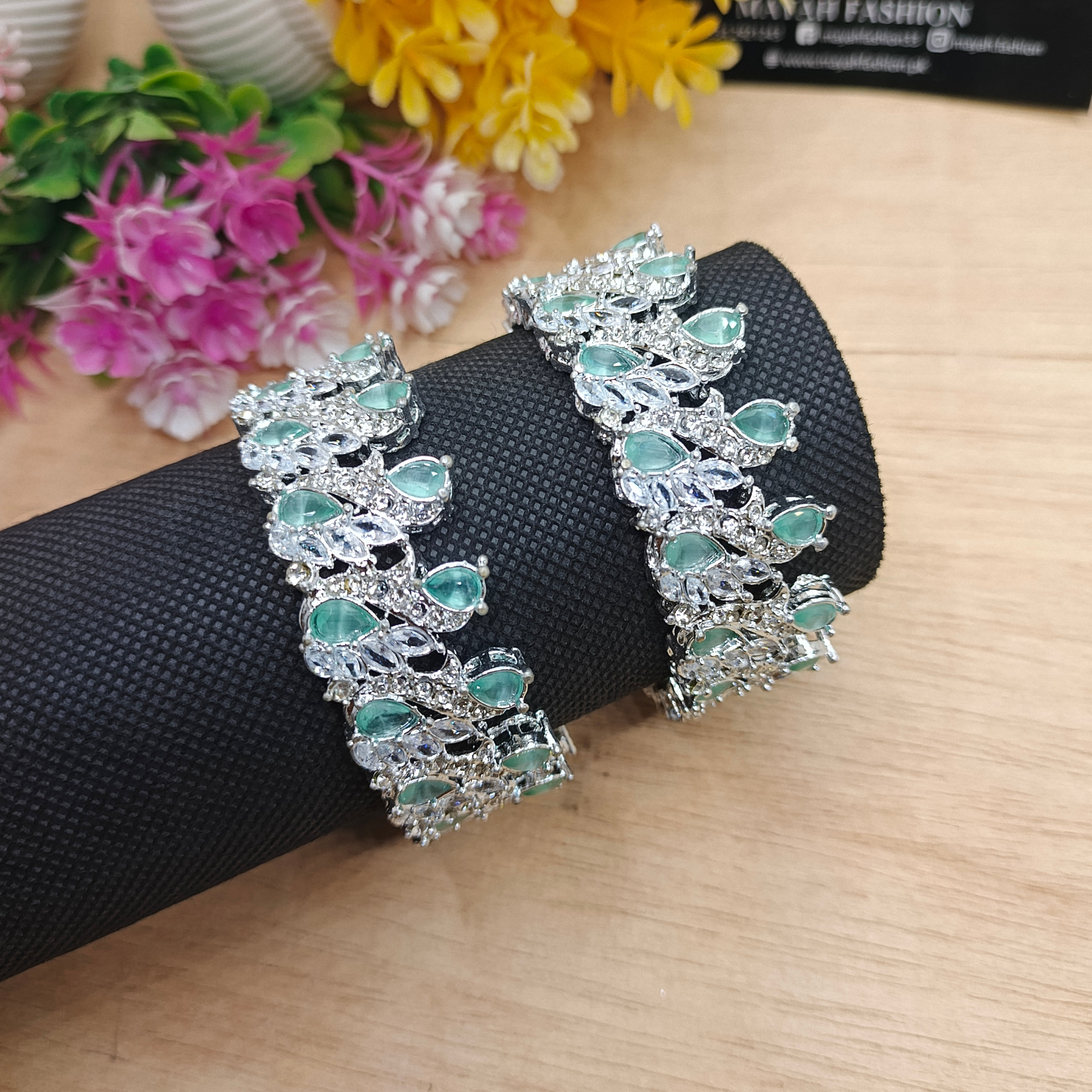 Openable zircon Bnagles