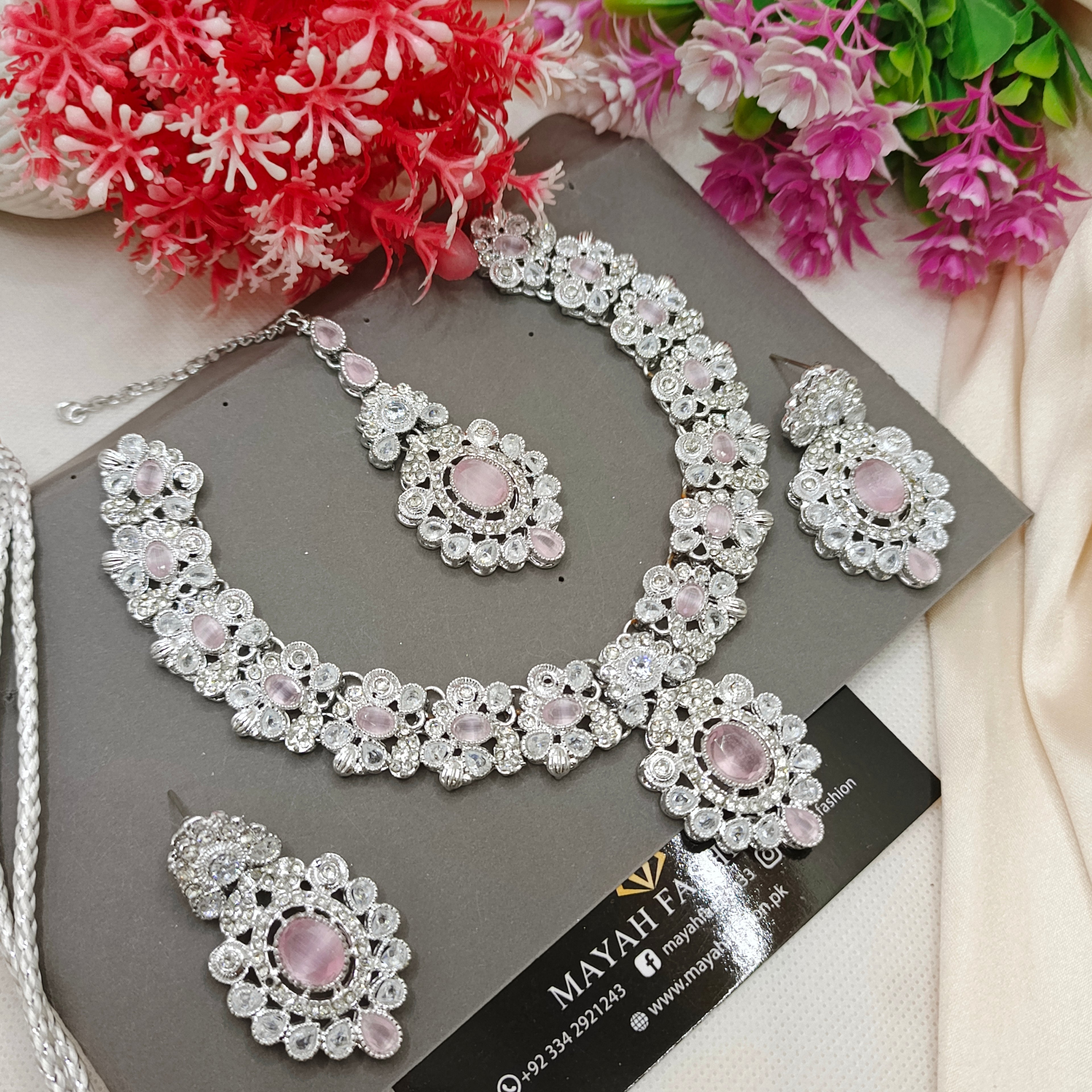 Manjoos Jewellery Set