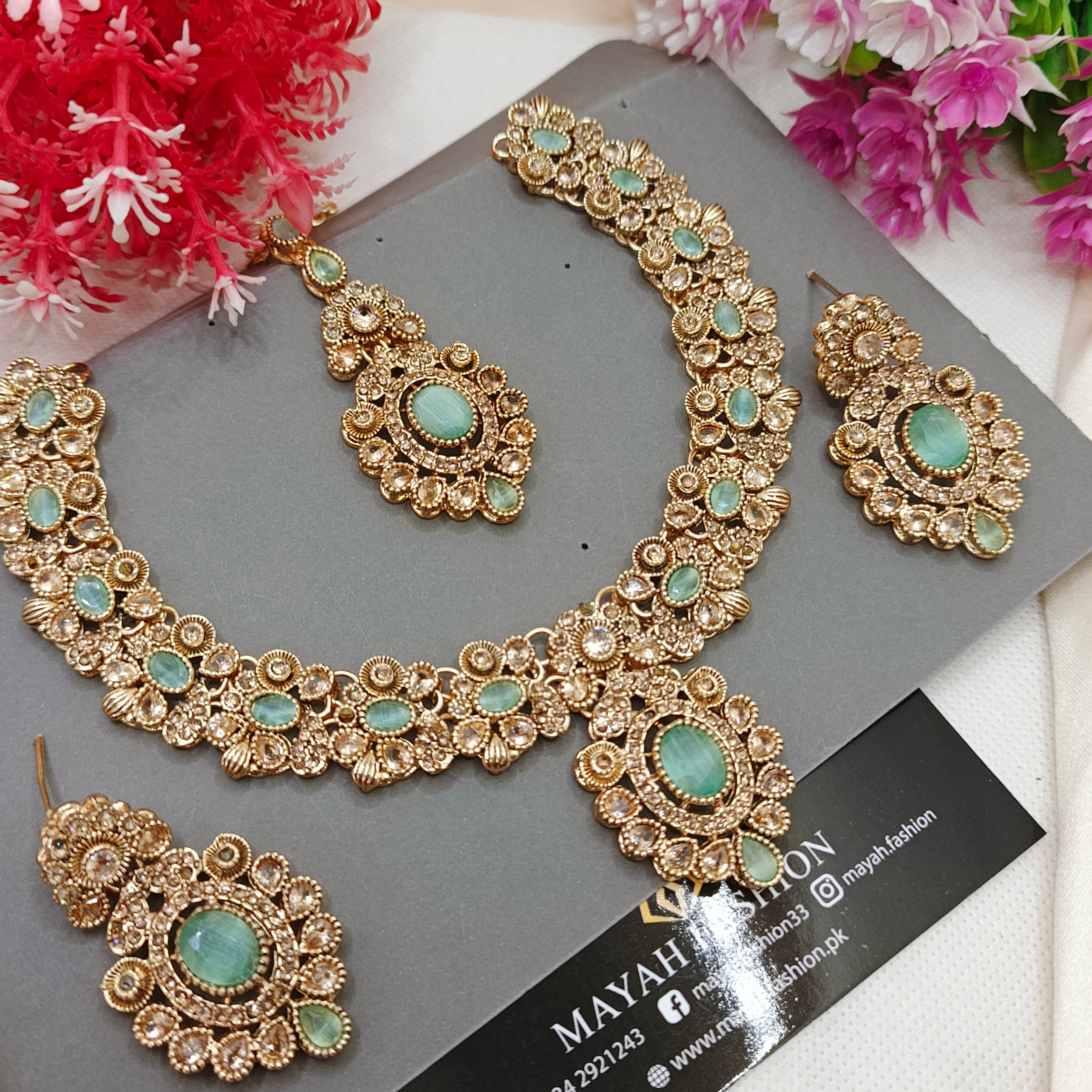 Manjoos Jewellery Set