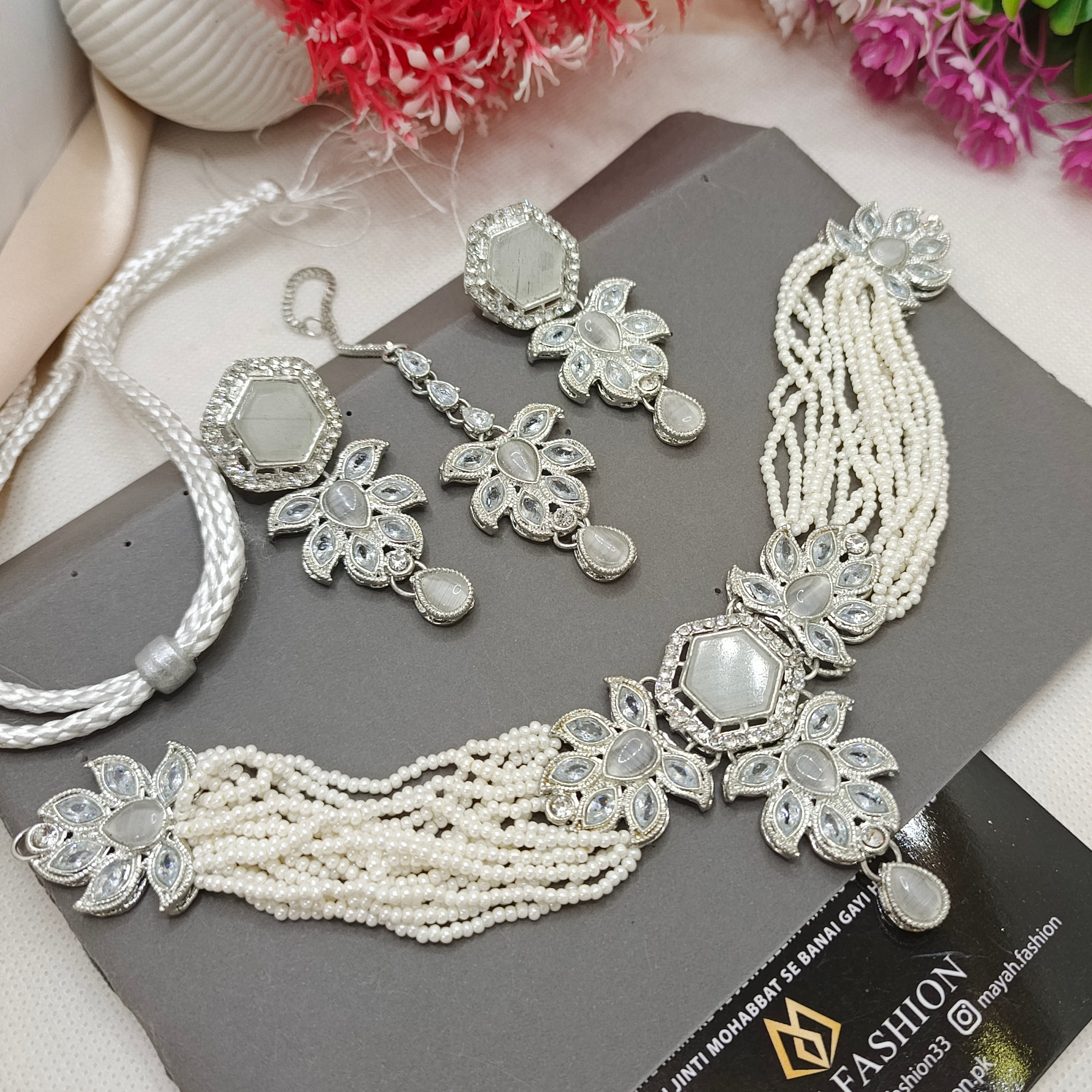 Peroi Chokar set