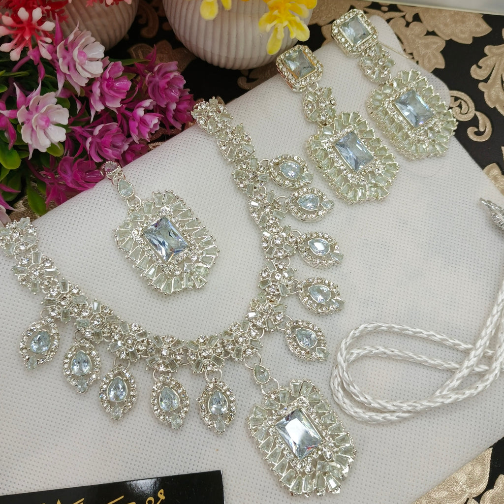 Necklace Set with pendant