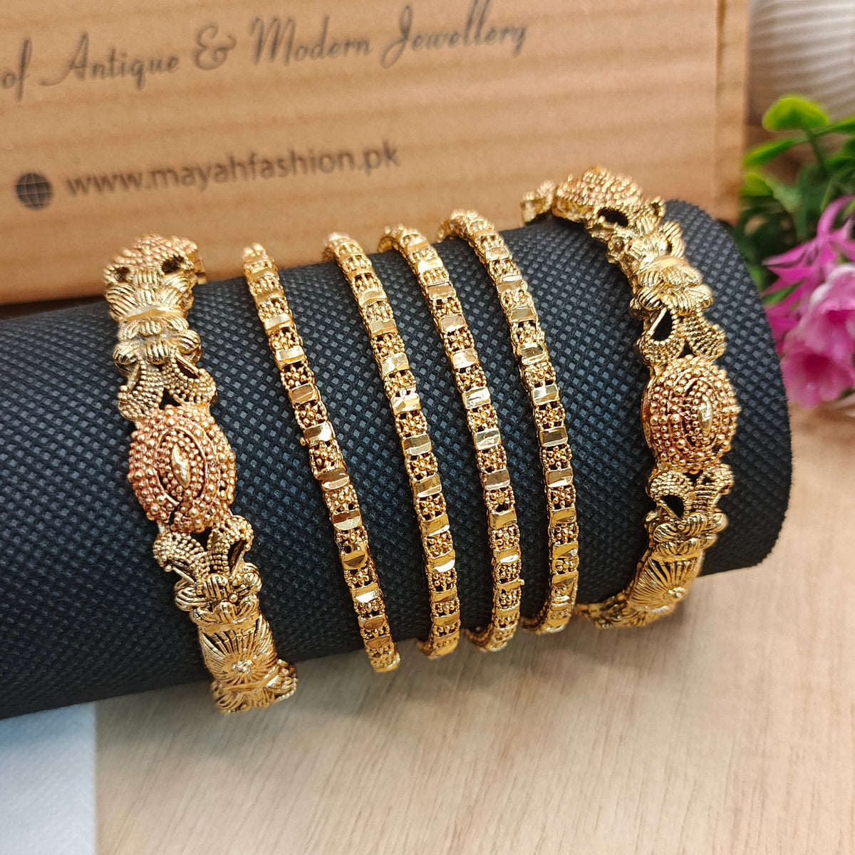 Royal Look ,4 choori 2 kara