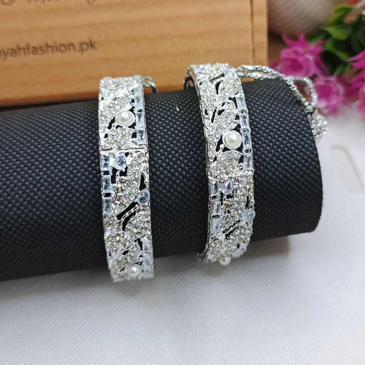 Light style openable Bangles