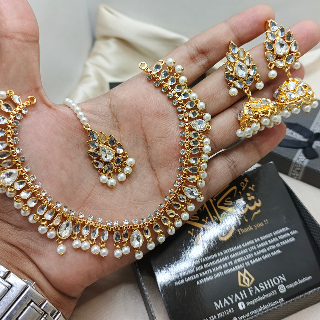 Delicate Kundan jewellery Set