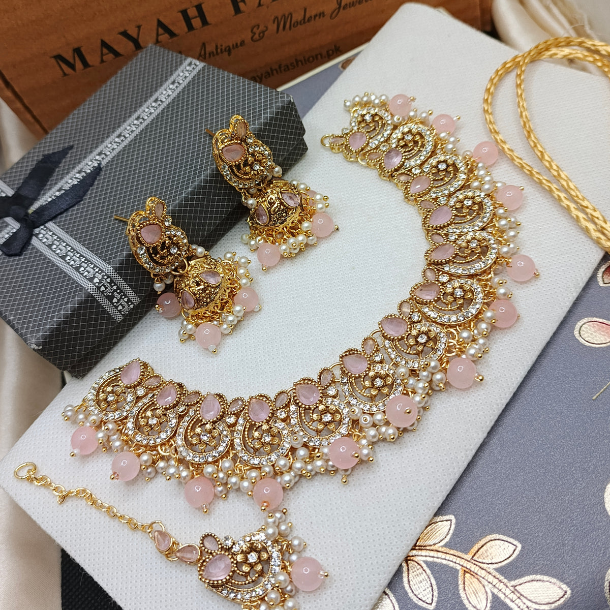 Round Necklace with Jhumka and Teeka