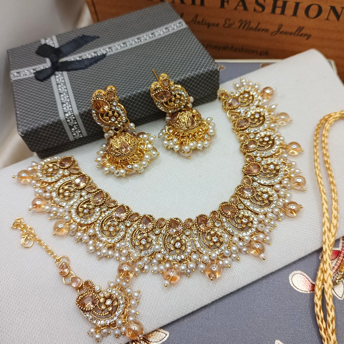 Round Necklace with Jhumka and Teeka