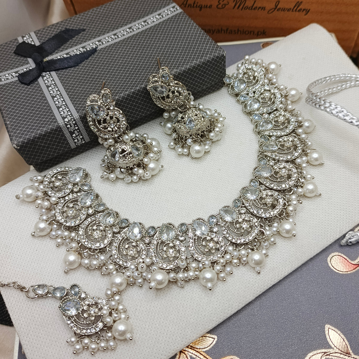 Round Necklace with Jhumka and Teeka