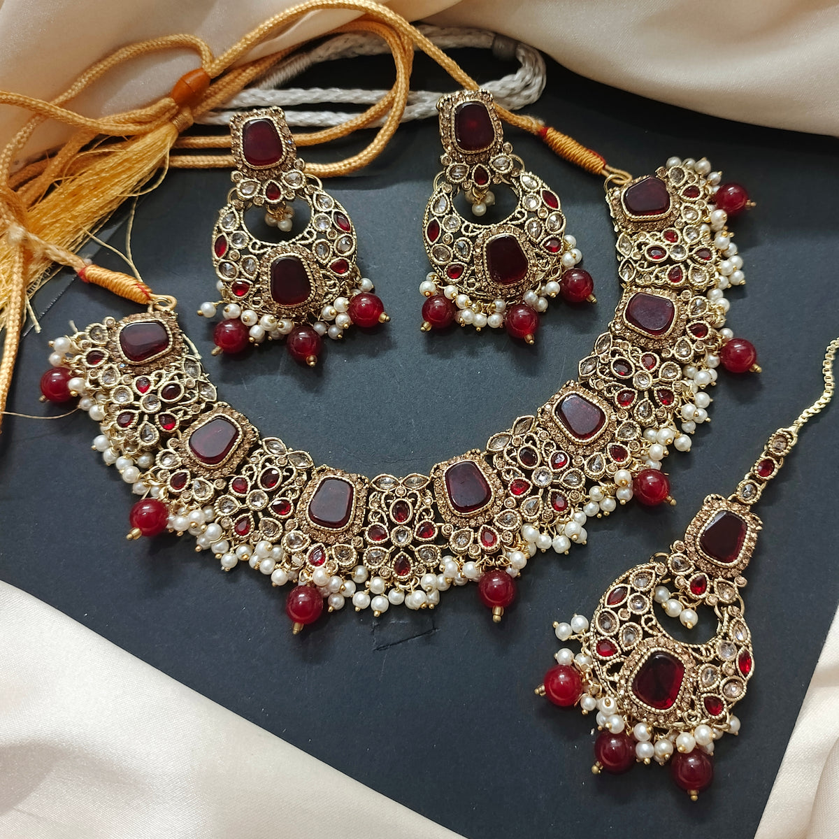 Polky Style Round necklace Set