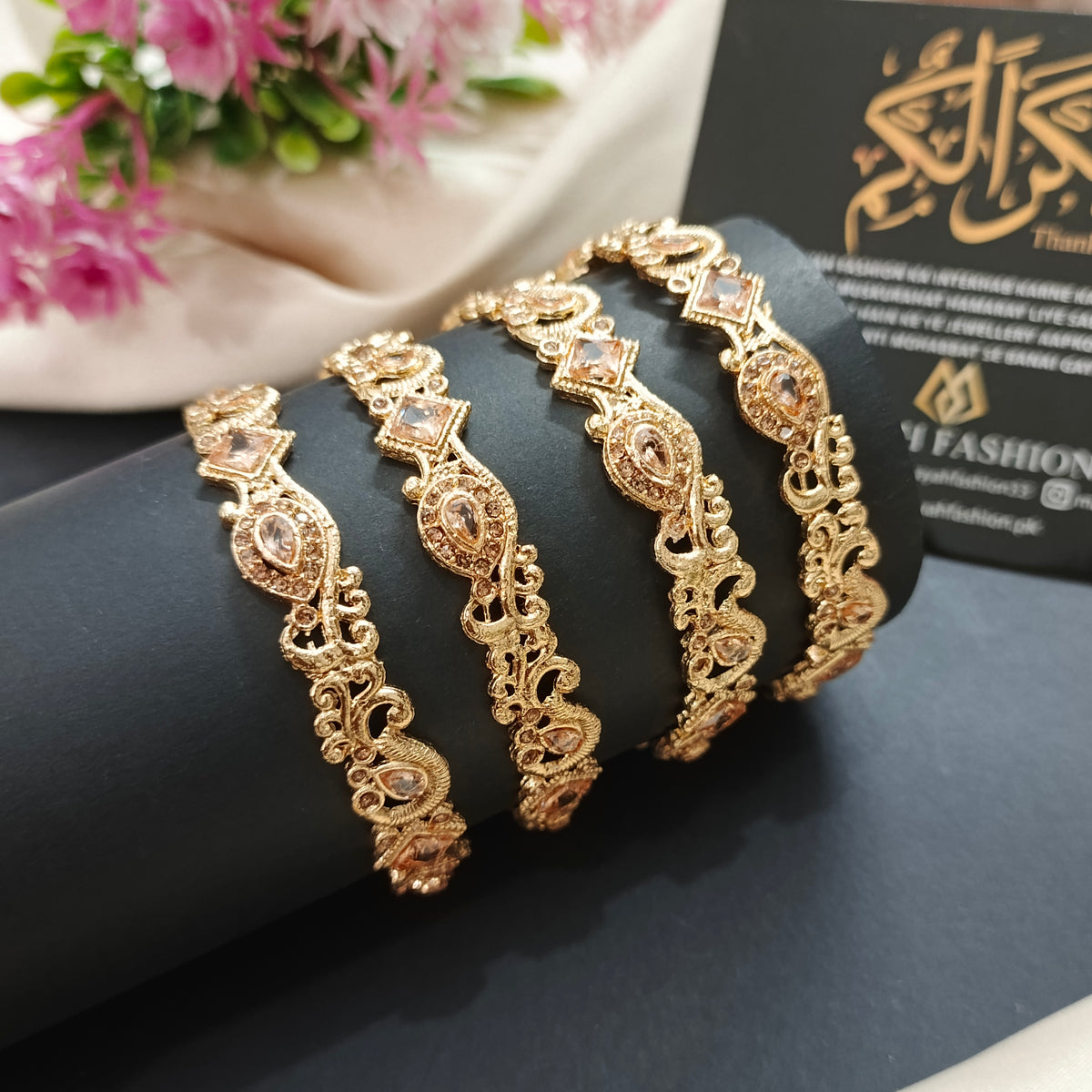Set of 4 stone work bangles