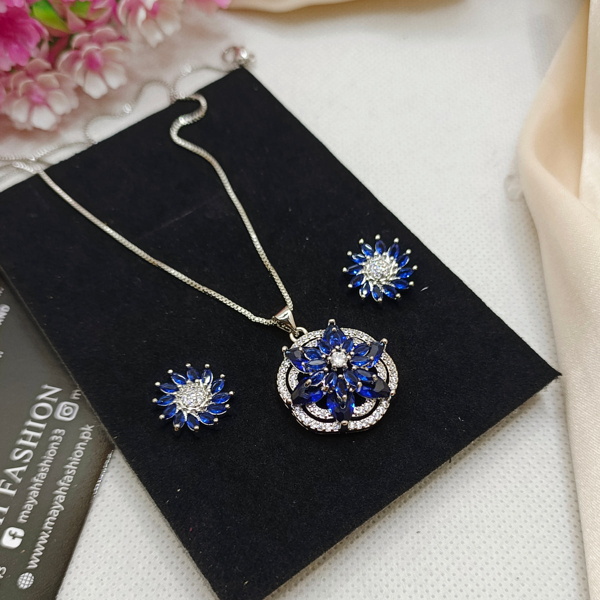 Dual Flower locket set