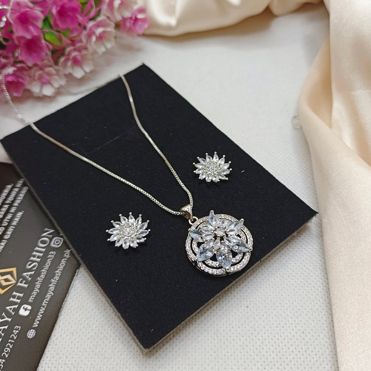 Dual Flower locket set